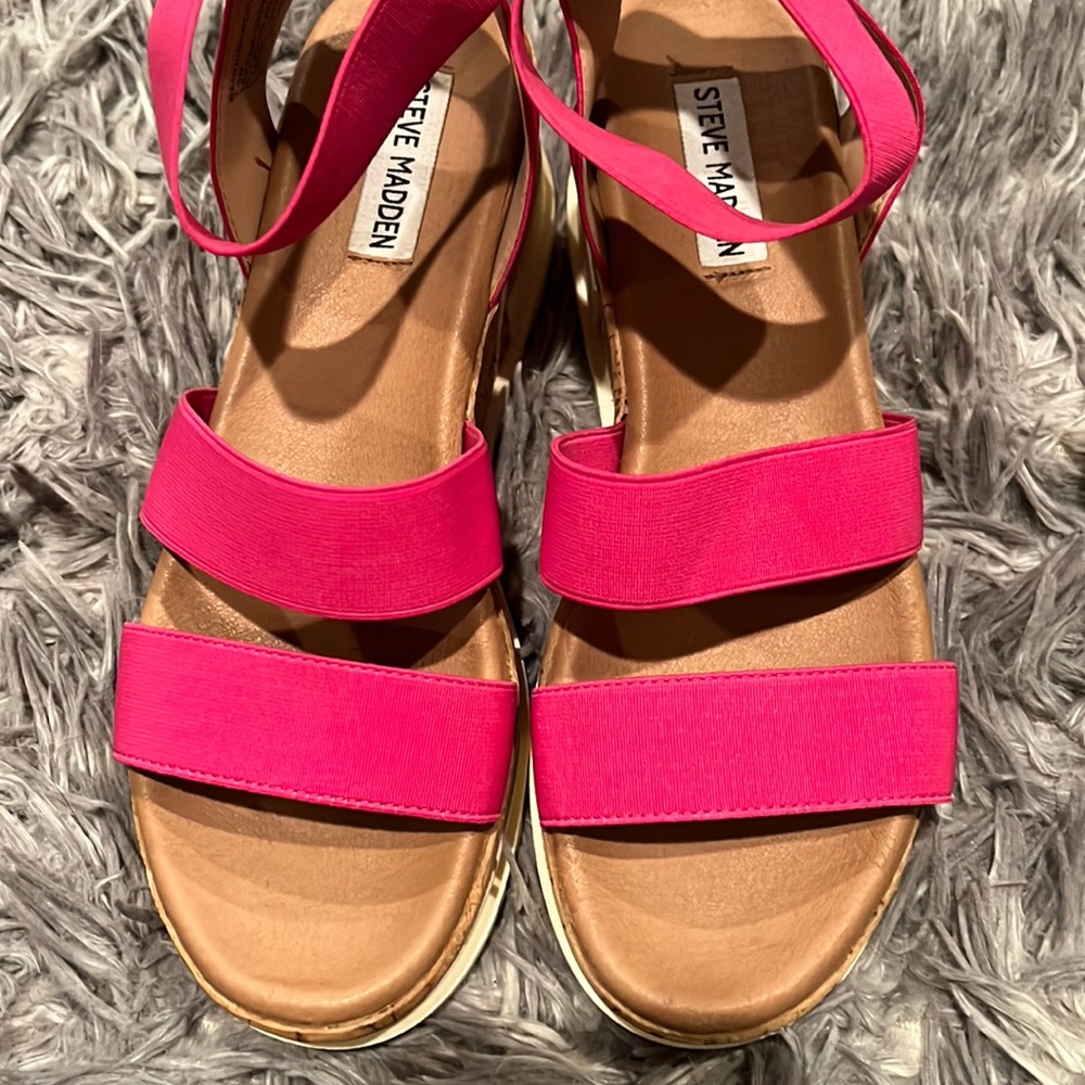Pink size 7.5 Steve Madden strap sandals, comfortable and cute